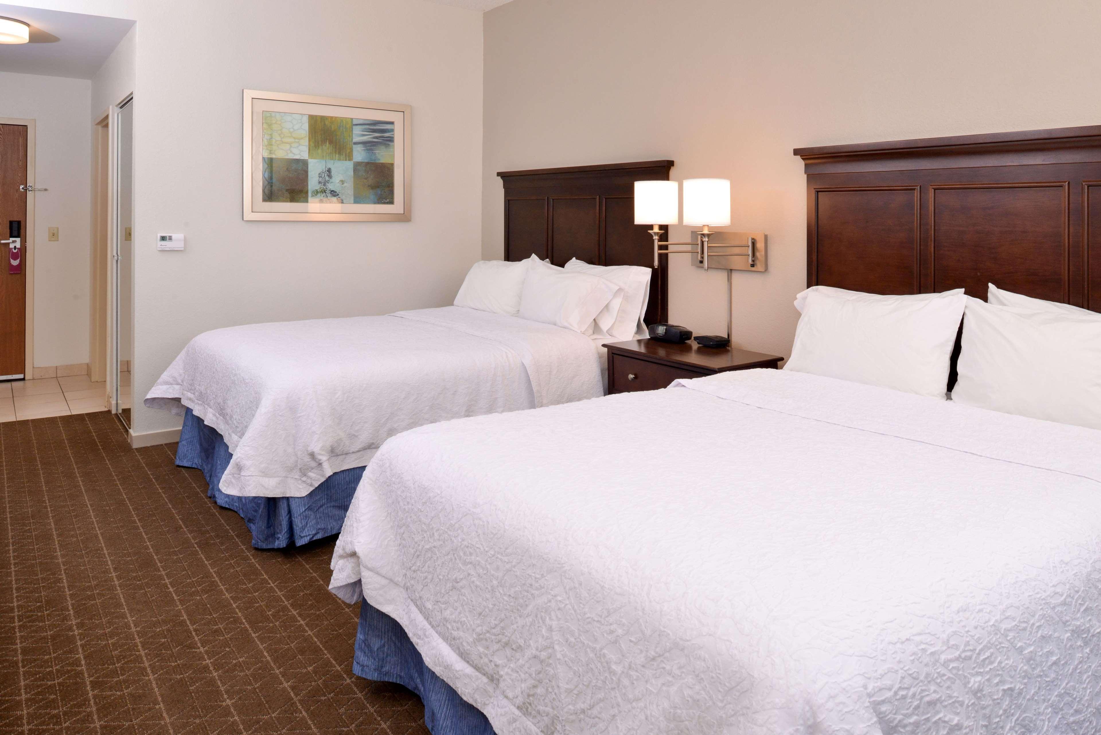Hampton Inn & Suites Pueblo-Southgate Exterior photo
